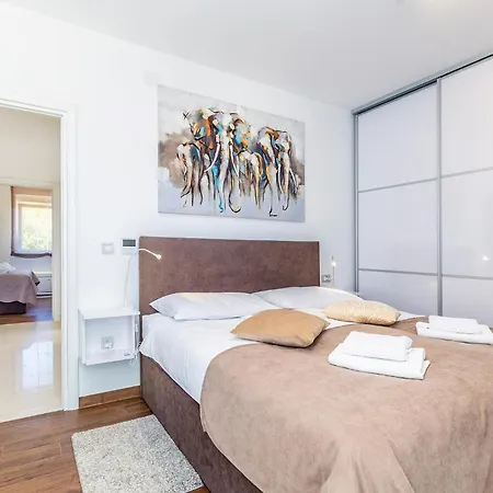 Ferienhaus Amazing In With Kitchen Linardići